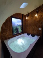 Bañera de hidromasaje privada