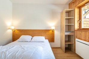 2 bedrooms