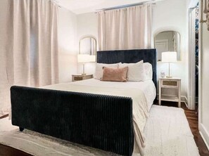 2 habitaciones, tabla de planchar con plancha, wifi y ropa de cama 