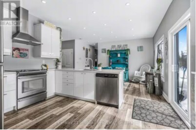 Cozy Bungalow - Steps from Lake Huron. Family & dog friendly