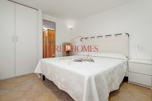 1 bedroom, bed sheets