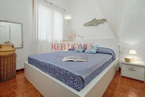 2 chambres, fer et planche à repasser, draps fournis