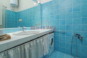 Douche, serviettes fournies