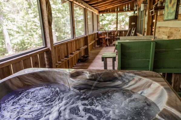 Outdoor spa tub