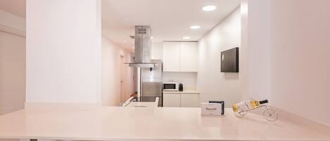 Réfrigérateur, micro-ondes, four, lave-vaisselle