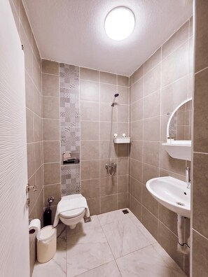 Soap, shampoo, toilet paper - The Cranberries Hostel Bodrum (Bodrum)