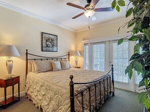 3 bedrooms, desk, iron/ironing board, travel cot - Cozy 3BR Condo with Balcony Views,Walk to Pool (Kissimmee)