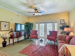 TV - Cozy 3BR Condo with Balcony Views,Walk to Pool (Kissimmee)