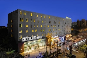 Exterior - Ease House (Luoyang Longmen High-speed Railway Station) (Luoyang)