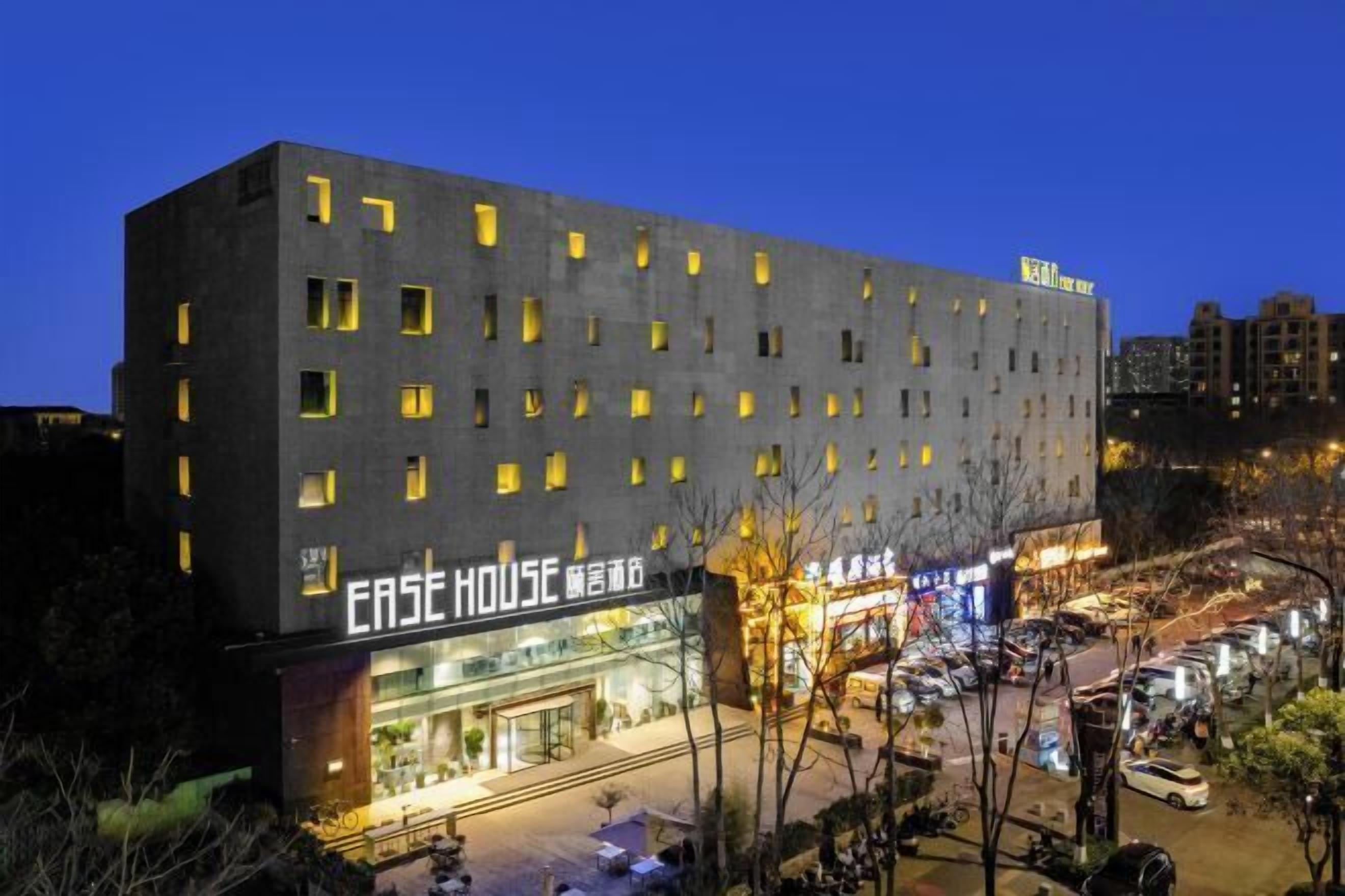 المنشأة من الداخل