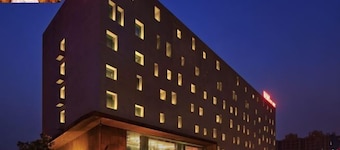 Ease House (Luoyang Longmen High-speed Railway Station)