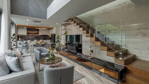 Lobby-lounge