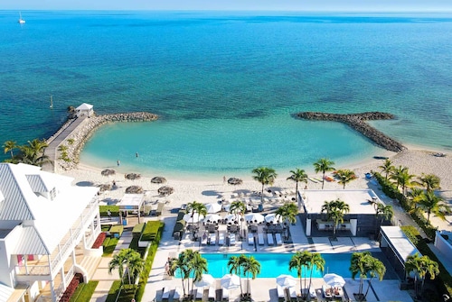 Sea Biscuit- Beachfront Community with Pool and Restaurant