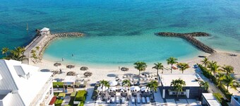 Sea Biscuit- Beachfront Community with Pool and Restaurant