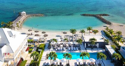 Sea Biscuit- Beachfront Community with Pool and Restaurant