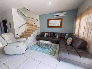 Smart TV - 3BR Home in Gated Community with Pool (Mazatlan)