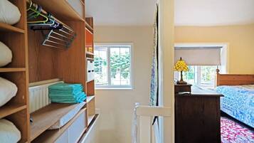 2 habitaciones, tabla de planchar con plancha, wifi y ropa de cama