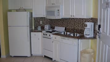 Suite, 1 kamar tidur, Bebas Asap Rokok, dapur | Dapur pribadi | Lemari es besar, microwave, oven, dan kompor