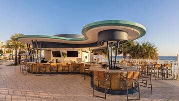 Bar en bord de piscine