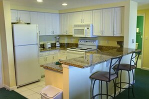 Suite, 3 Bedrooms, Non Smoking, Kitchen | Private kitchen | Full-size fridge, microwave, oven, stovetop