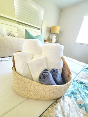 4 chambres, bureau, fer et planche à repasser, accès au Wi-Fi (inclus)