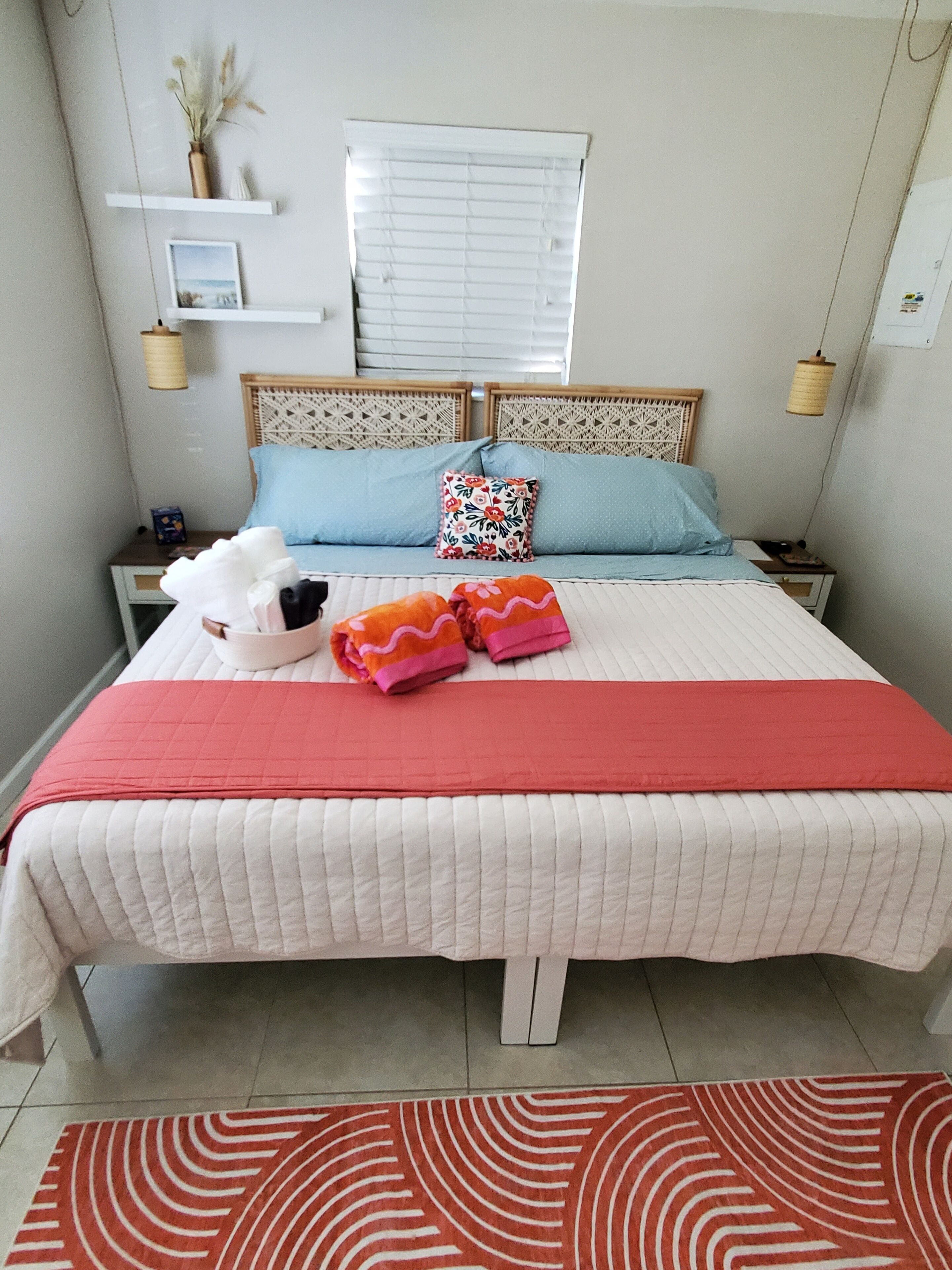 4 habitaciones, escritorio, tabla de planchar con plancha y wifi gratis 