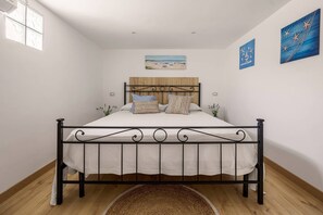 Triple Room | Minibar, free WiFi, bed sheets - Madre Terra Airport Rooms and Suites (Cinisi)