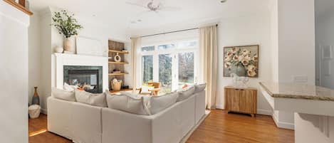 Smart TV, fireplace