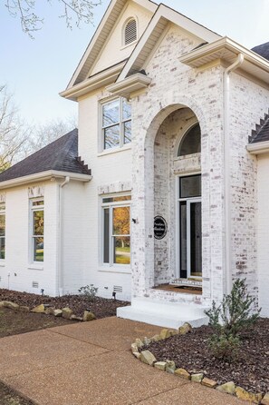 Exterior - Stunning Designer Home adjacent to the Harpeth River just outside of Nashville (Kingston Springs)