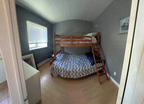 4 bedrooms, WiFi, bed sheets