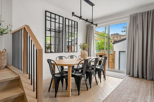 La More | Hot Tub | Kensington | Luxury | Office