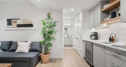 La Petite | Hot Tub | Kensington | Fenced Yard