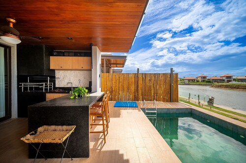 Bz14 Casa piscina e píer de Jet no Canal