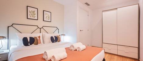 2 bedrooms, iron/ironing board, free WiFi, bed sheets