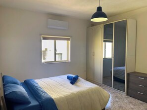 4 bedrooms, iron/ironing board, free WiFi, bed sheets