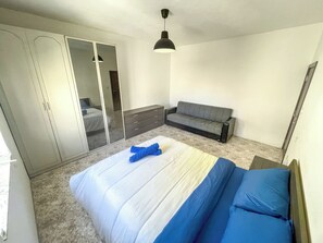 4 slaapkamers, een strijkplank/strijkijzer, gratis wifi, beddengoed