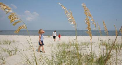Azalea Beach Retreat- Your Coastal home away from home. Beach is within blocks!