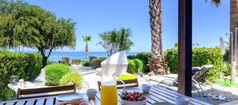 Aura Beachfront Residence by Nomads