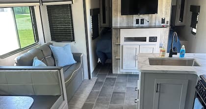 Newer camper/RV with AC in charming Rexburg