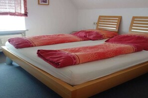 2 bedrooms, travel cot, free WiFi