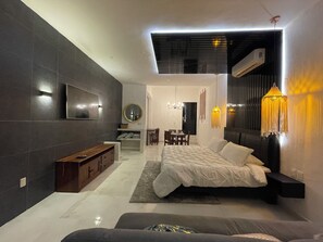 Deluxe Quadruple Room, Lagoon View | Hypo-allergenic bedding, down duvets, pillow-top beds, free minibar - Casa la Joya de Bacalar Lake Front (Bacalar)