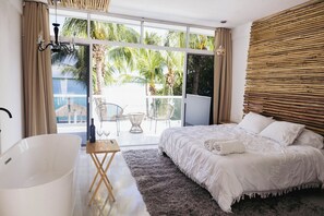 Deluxe Double Room, Lagoon View | Hypo-allergenic bedding, down duvets, pillow-top beds, free minibar - Casa la Joya de Bacalar Lake Front (Bacalar)