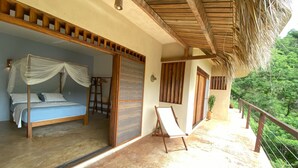 A bedroom with a canopy bed, a ladder, and a small table with a whiteboard. - Casa Monte Pacifico, your haven of serenity between beach and rainforest. (San Agustinillo)
