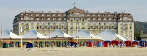 Chaise longue, serviettes de plage