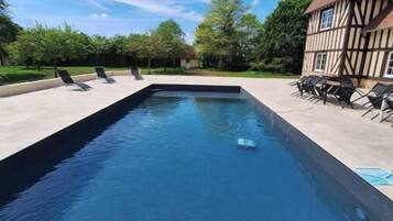 Piscina all'aperto, una piscina riscaldata