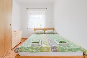 2 makuuhuonetta, silitysrauta/-lauta, internet, vuodevaatteet