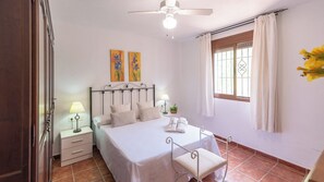 3 Schlafzimmer, Bügeleisen/Bügelbrett, Reisekinderbett, WLAN