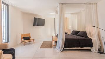 1 makuuhuone, työpöytä, silitysrauta/-lauta, vauvan matkasänky