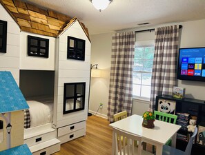3 habitaciones, escritorio, tabla de planchar con plancha y wifi gratis 