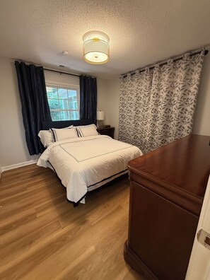 3 bedrooms, desk, iron/ironing board, free WiFi